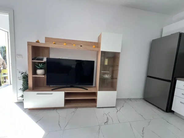Durres, jepet me qera apartament 1+1 Kati 0, 350 € 