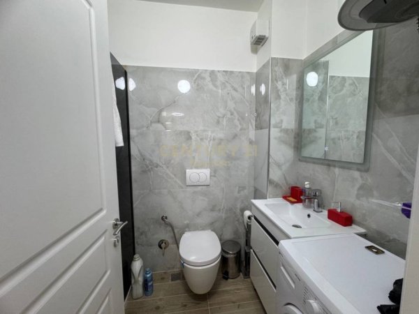 Tirane, jepet me qera apartament 1+1+post parkimi  Kati 6, 70 m² 650 € (Prokuroria , Mine Peza)