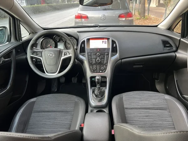Tirane, shitet makine opel astra 2017 Nafte, gri metalizato manuale Kondicioner 220.000 km 7.000 €
