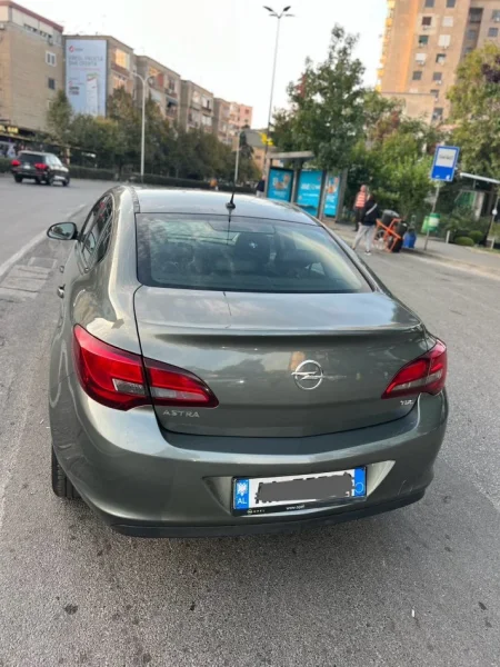 Tirane, shitet makine opel astra 2017 Nafte, gri metalizato manuale Kondicioner 220.000 km 7.000 €