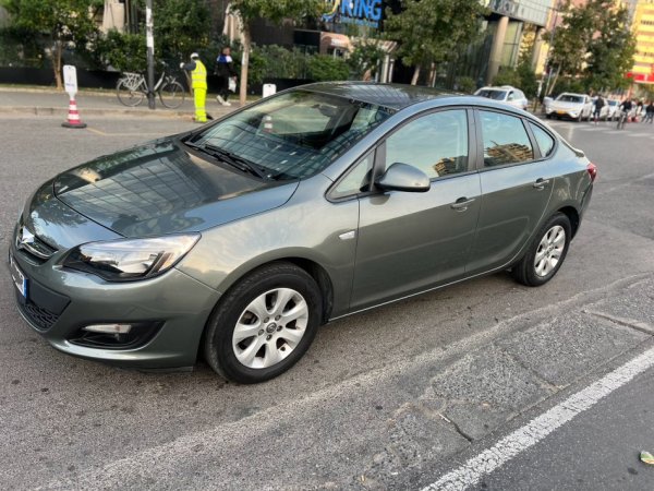 Tirane, shitet makine opel astra 2017 Nafte, gri metalizato manuale Kondicioner 220.000 km 7.000 €