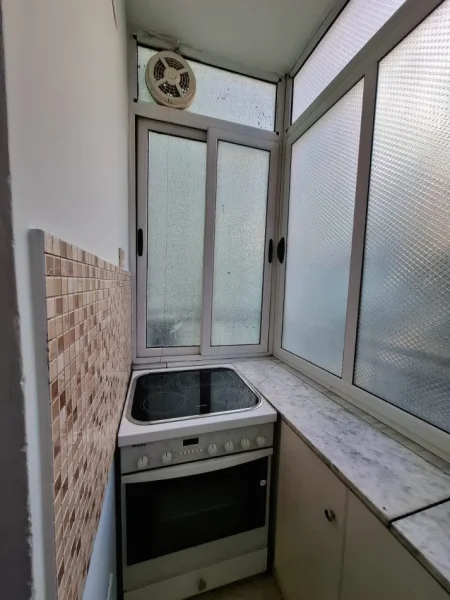 Tirane, jepet me qera apartament 1+1+Aneks+Ballkon Kati 3, 65 m² 550 € (komuna e parisit)
