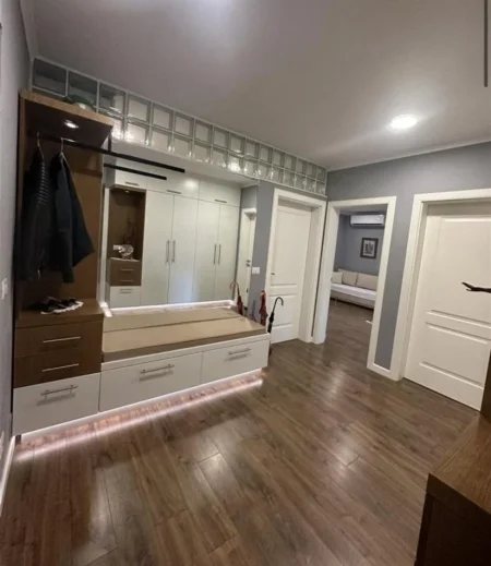 Tirane, shitet apartament 2+1+Ballkon Kati 5, 70 m² 160.000 € (Perball Hotel Hilton)