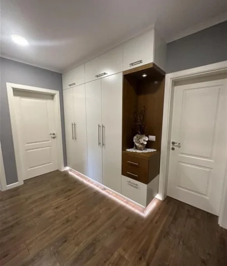 Tirane, shitet apartament 2+1+Ballkon Kati 5, 70 m² 160.000 € (Perball Hotel Hilton)