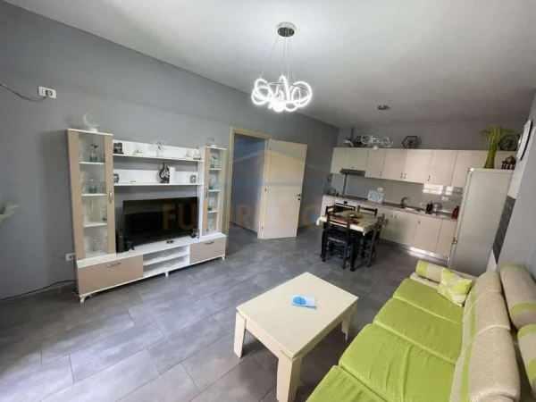 Tirane, jepet me qera apartament 1+1+Ballkon Kati 2, 70 m² 430 € (Unaza e Re)