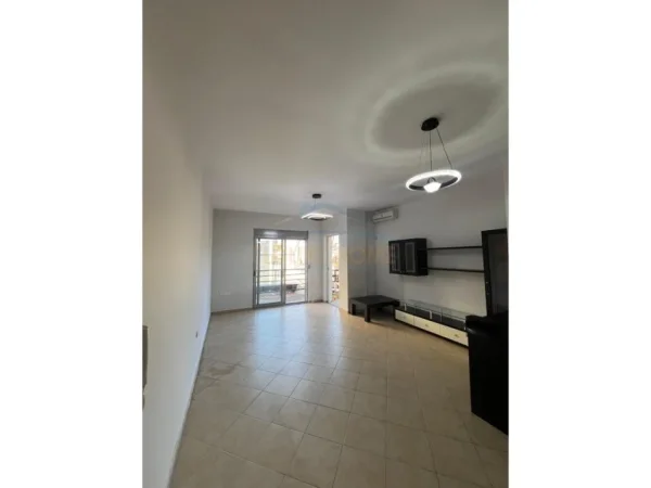 Tirane, shitet apartament 2+1+Ballkon Kati 1, 90 m² 165.000 € (Kodra e Diellit)