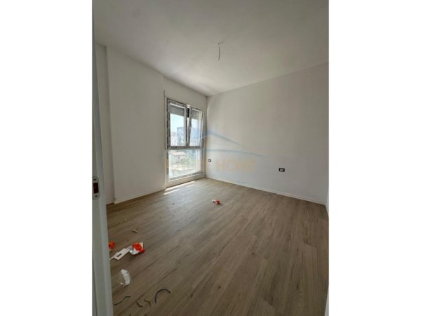 Tirane, shitet apartament 2+1+Ballkon Kati 3, 107 m² 183.260 € (Bulevardi i Ri)