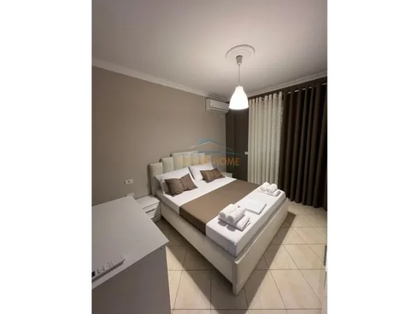 Tirane, jepet me qera apartament 1+1+Ballkon+Post Parkimi, Kati 2, 80 m² 550 € (Liqeni i Thate)