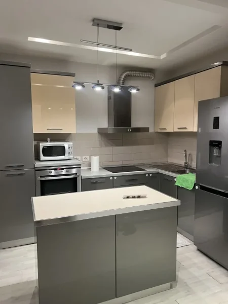 Tirane, jepet me qera apartament 2+1+Ballkon Kati 7, 100 m² 500 € (Astir te Eja Studio)