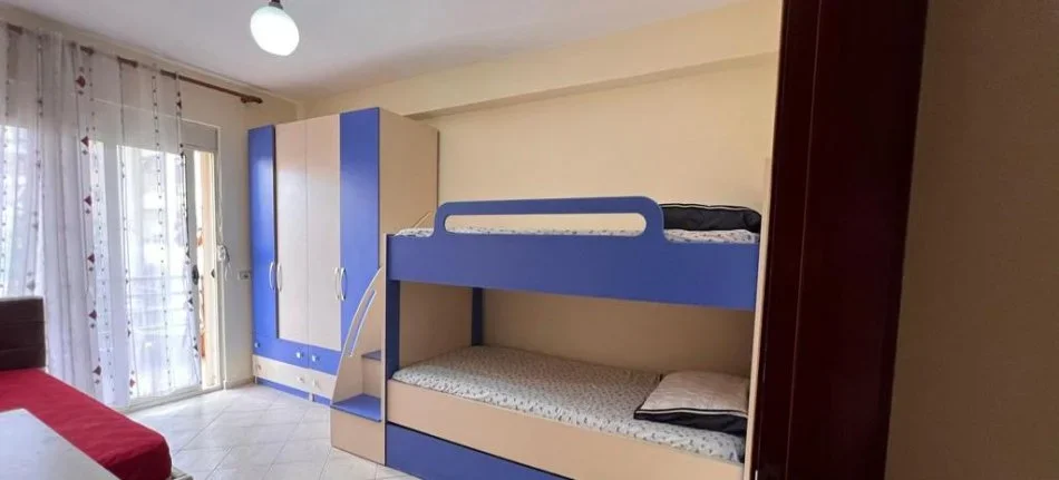 Tirane, jepet me qera apartament 2+1+Ballkon Kati 2, 106 m² 400 €