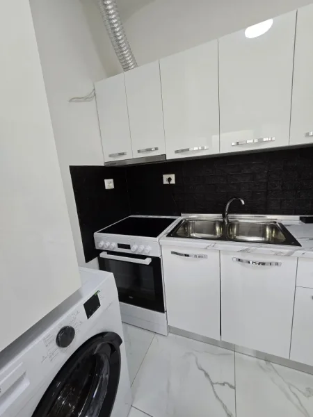 Tirane, jepet me qera apartament 1+1 Kati 0, 24 m² 280 € (Ali Demi)