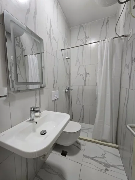 Tirane, jepet me qera apartament 1+1 Kati 0, 24 m² 280 € (Ali Demi)