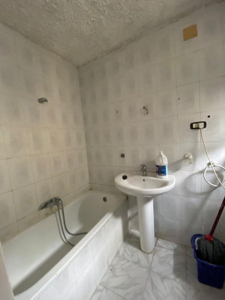 Tirane, jepet me qera apartament 2+1+Ballkon Kati 5, 87 m² 500 € (Myslym Shyri)