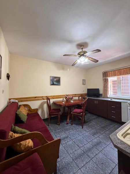 Tirane, jepet me qera apartament 3+1+Ballkon Kati 2, 100 m² 600 € (Ferit Xhajko)