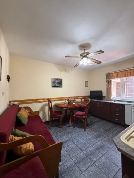 Tirane, jepet me qera apartament 3+1+Ballkon Kati 2, 100 m² 600 € (Ferit Xhajko)