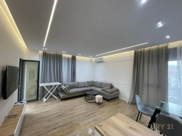 Tirane, jepet me qera apartament 3+1+Ballkon Kati 6, 140 m² 920 € 