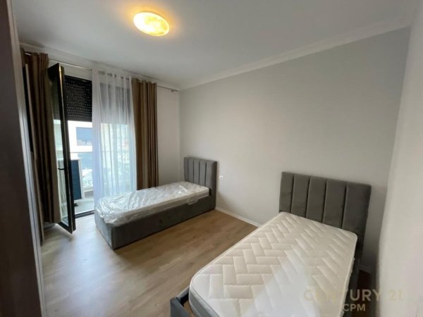 Tirane, jepet me qera apartament 3+1+Ballkon Kati 6, 140 m² 920 € 