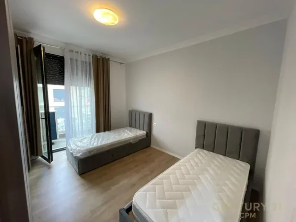 Tirane, jepet me qera apartament 3+1+Ballkon Kati 6, 140 m² 920 € 