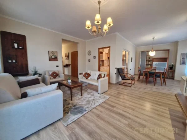 Tirane, jepet me qera apartament 1+1 Kati 3, 95 m² 700 € (Rruga e Barrikadave)