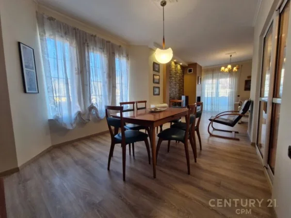 Tirane, jepet me qera apartament 1+1 Kati 3, 95 m² 700 € (Rruga e Barrikadave)