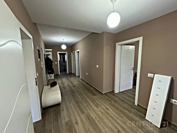 Tirane, jepet me qera apartament 2+1 Kati 2, 120 m² 600 € (Don Bosko)