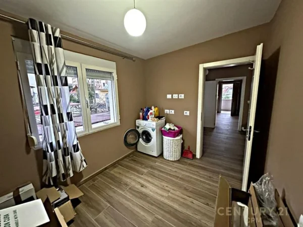 Tirane, jepet me qera apartament 2+1 Kati 2, 120 m² 600 € (Don Bosko)