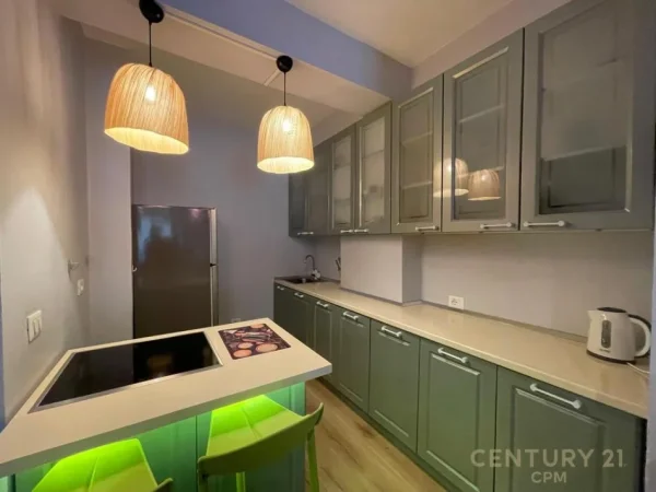 Tirane, jepet me qera apartament 2+1 Kati 4, 100 m² 700 € 
