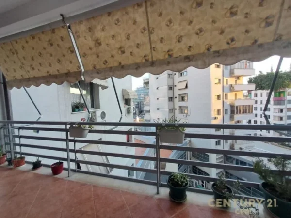 Tirane, jepet me qera apartament 2+1 Kati 5, 89 m² 500 € (Zogu i Zi)