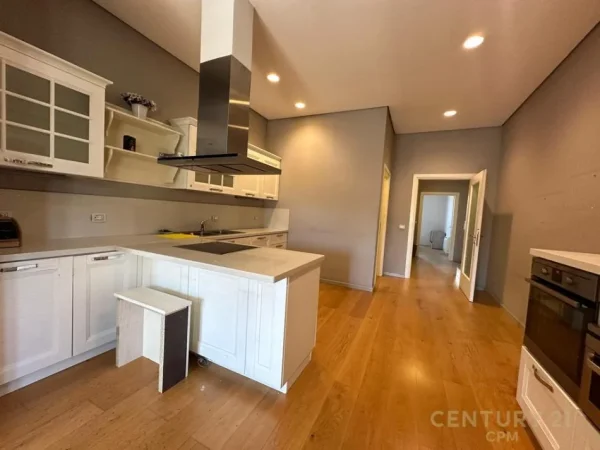 Tirane, jepet me qera ambjent biznesi Kati 3, 180 m² 2.000 € 