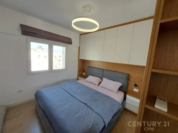 Tirane, jepet me qera apartament 2+1 Kati 10, 80 m² 650 € (Rruga Bilal)