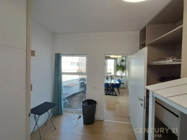 Tirane, jepet me qera apartament 2+1 Kati 10, 80 m² 650 € (Rruga Bilal)