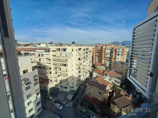 Tirane, jepet me qera apartament 2+1 Kati 10, 80 m² 650 € (Rruga Bilal)