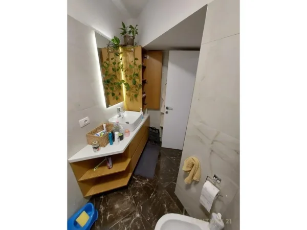 Tirane, jepet me qera apartament 2+1 Kati 10, 80 m² 650 € (Rruga Bilal)