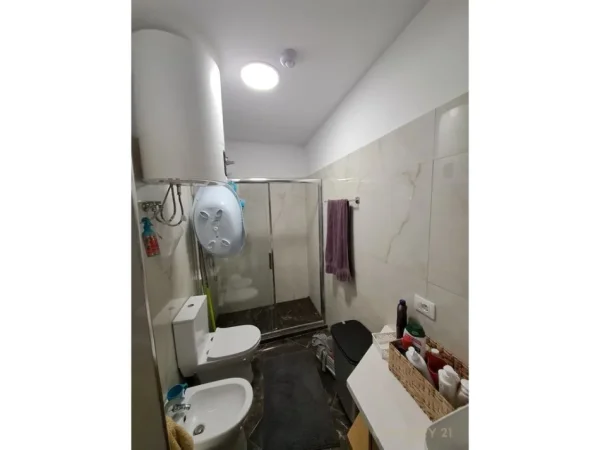Tirane, jepet me qera apartament 2+1 Kati 10, 80 m² 650 € (Rruga Bilal)