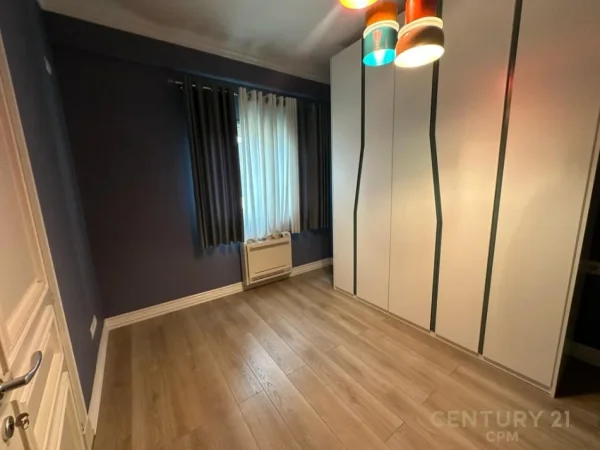 Tirane, jepet me qera apartament 2+1+Ballkon Kati 8, 120 m² 1.400 € (Kompleksi Delijorgji)