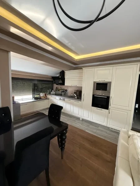 Tirane, jepet me qera apartament 2+1 Kati 3, 100 m² 600 € (Don Bosko)