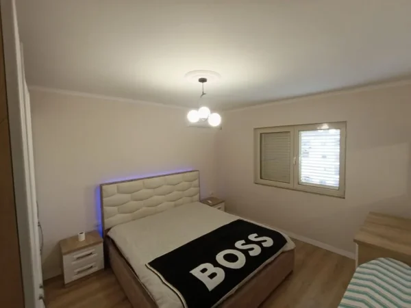 Tirane, jepet me qera apartament 1+1+Aneks+Ballkon Kati 4, 65 m² 450 € (Shkolla bashkuar)