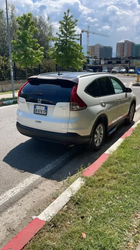 Tirane, shes makine Honda Benzin+Gaz, e bardhë automatik Kondicioner 133.000 km 11.500 €