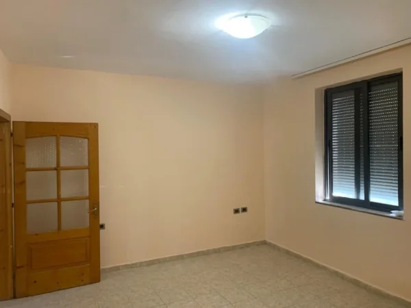Tirane, jepet me qera apartament 1+1 Kati 1, 62 m² 450 € i diskutueshem (21 Dhjetori)