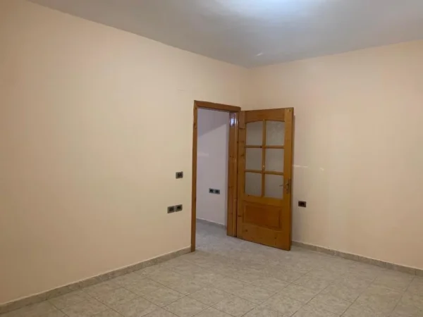 Tirane, jepet me qera apartament 1+1 Kati 1, 62 m² 450 € i diskutueshem (21 Dhjetori)