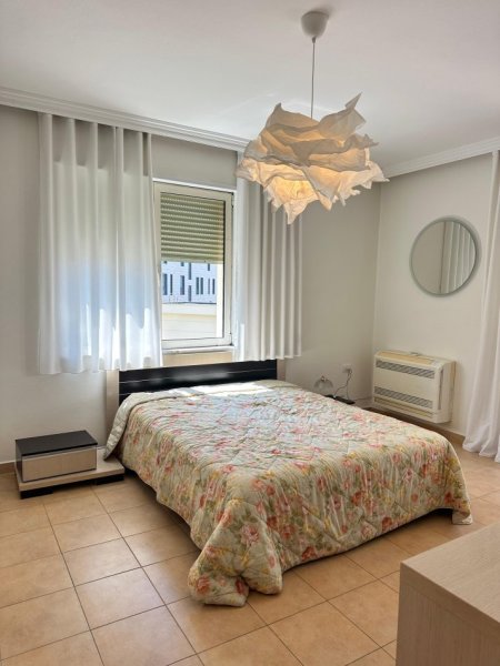Tirane, jepet me qera apartament 2+1 Kati 3, 100 m² 700 € (Kopshti Zoologjik)
