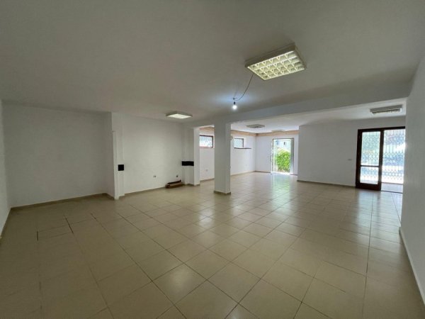 Tirane, shitet dyqan Kati 0, 100 m² 120.000 € (Kopshti Botanik, prane bar Enzo)
