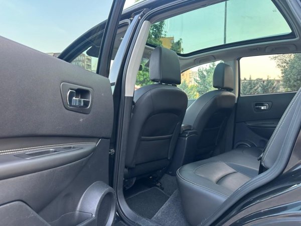 Tirane, shes SUV | Xhip NISSAN QASHQAI PANORAMA 2.0 Nafte, e zeze automatik Klima 178.000 km