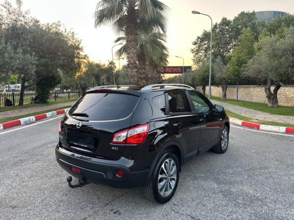 Tirane, shes SUV | Xhip NISSAN QASHQAI PANORAMA 2.0 Nafte, e zeze automatik Klima 178.000 km