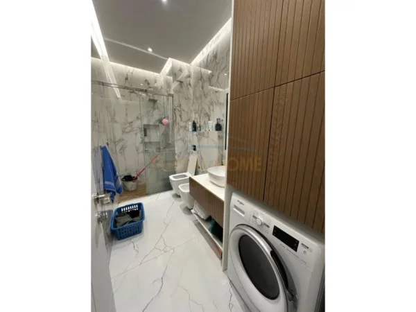 Tirane, shitet apartament 3+1+2+Ballkon Kati 3, 123 m² 250.000 € (Unaza e Re, Residenca Oasis)