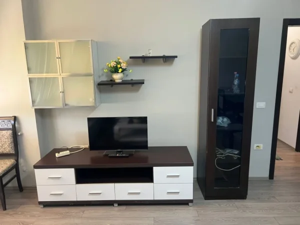 Tirane, jepet me qera apartament 1+1 Kati 5, 68 m² 500 € (RRUGA KAVAJES)