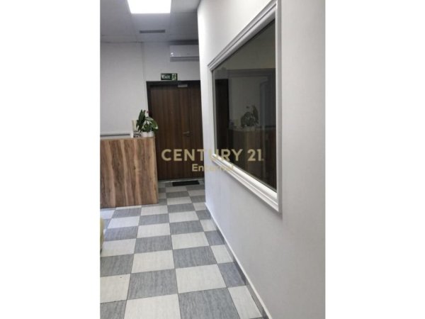 Tirane, shes ambjent biznesi , 200 m² 570.000 € (Ish Ekspozita)