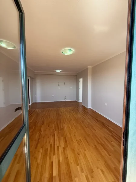 Tirane, shitet apartament 2+1+Ballkon Kati 7, 109 m² 175.000 € (Perball ministris se kultures.)