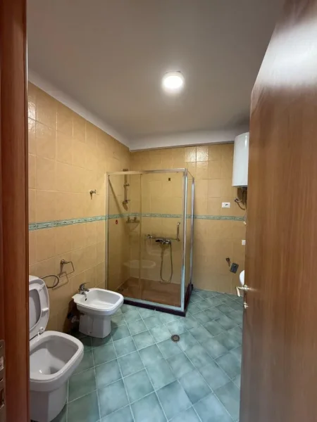 Tirane, shitet apartament 2+1+Ballkon Kati 7, 109 m² 175.000 € (Perball ministris se kultures.)