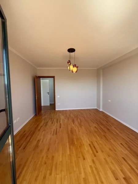 Tirane, shitet apartament 2+1+Ballkon Kati 7, 109 m² 175.000 € (Perball ministris se kultures.)